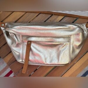 PARKER THATCH Cross Your Heart Sling - Leather Platinum